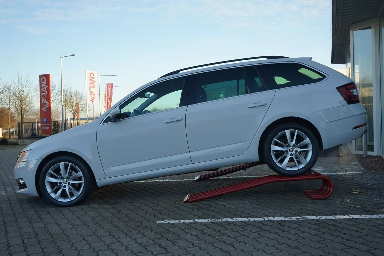 Skoda Octavia Combi 1.4 TSI Style DSG...  Image 2