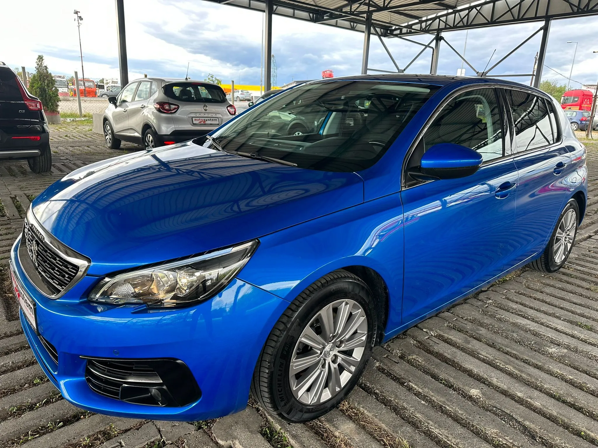 Peugeot 308 1.5 BLUEHDI Image 1